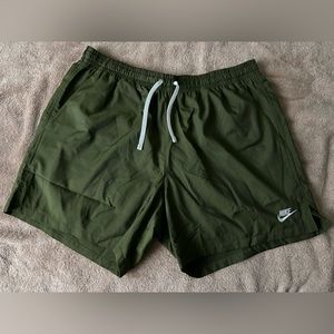 Nike standard fit mid thigh length short xxl green